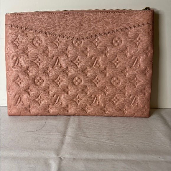 Louis Vuitton Daily Pouch Monogram Empreinte Leather - Picture 2 of 9